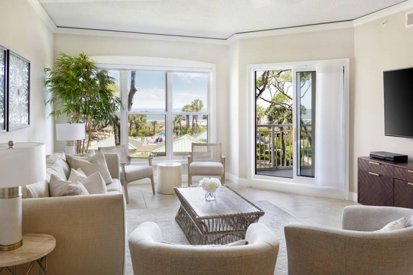 6202 Hampton Place Living Room